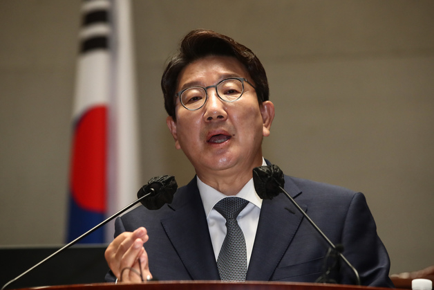 권성동 국민의힘 원내대표가 27일 오후 서울 여의도 국회에서 열린 정책의원총회에서 발언하고 있다. (공동취재) 2022.6.27/뉴스1  